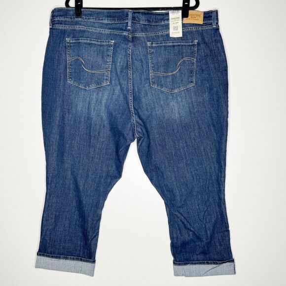 NEW Levi's Mid-Rise Slim Fit Capris Women's Plus Size 26 - Picture 2 of 9